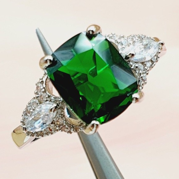 -💍925 Sterling Silver Radiant Cut Emerald Green zircon Ring - Picture 10 of 15